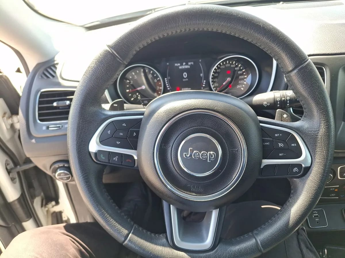 Jeep Compass 2.4 Longitude 4x2 Radio 8.4 9at 5p año 2019