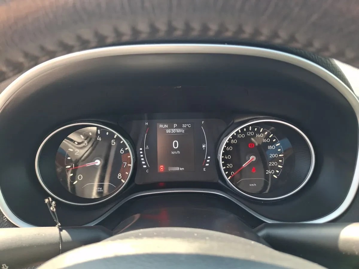 Jeep Compass 2.4 Longitude 4x2 Radio 8.4 9at 5p año 2019