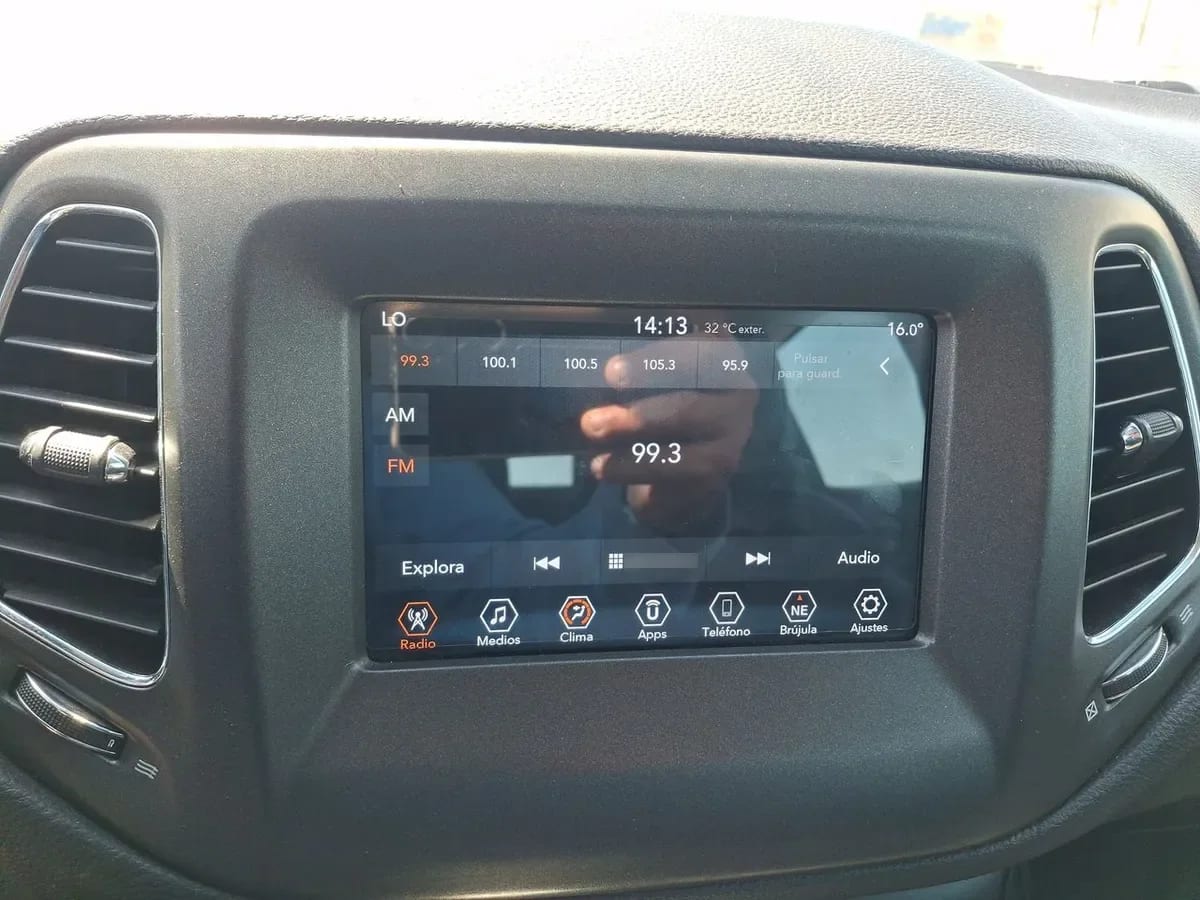 Jeep Compass 2.4 Longitude 4x2 Radio 8.4 9at 5p año 2019