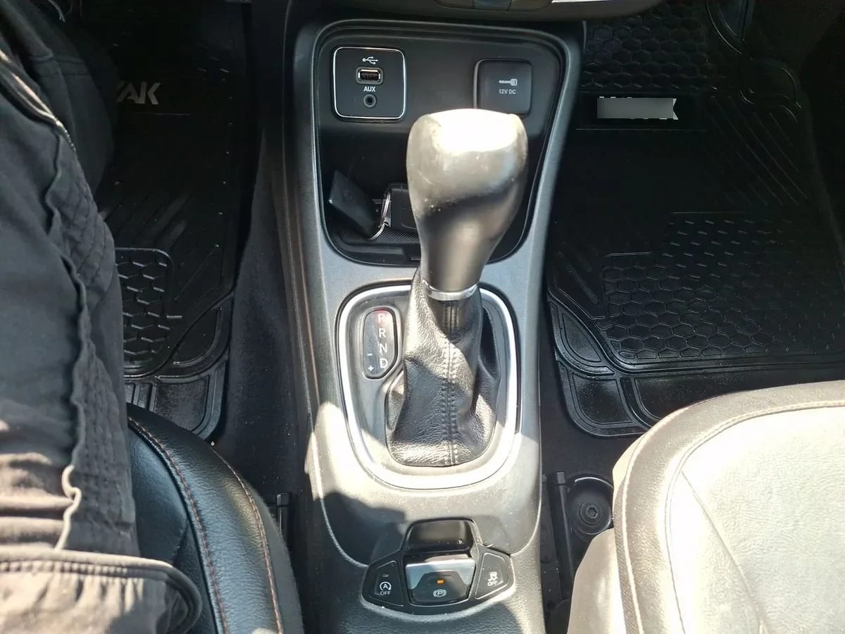 Jeep Compass 2.4 Longitude 4x2 Radio 8.4 9at 5p año 2019
