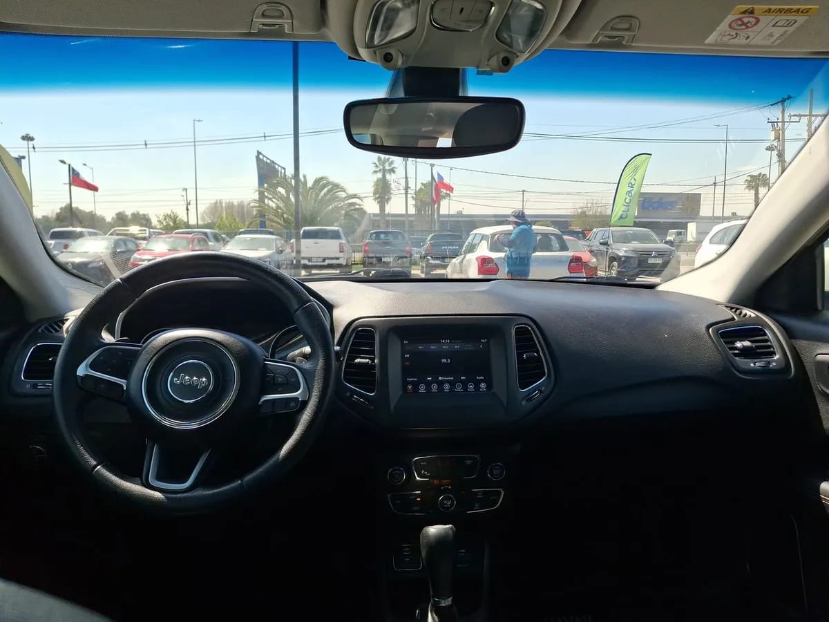 Jeep Compass 2.4 Longitude 4x2 Radio 8.4 9at 5p año 2019