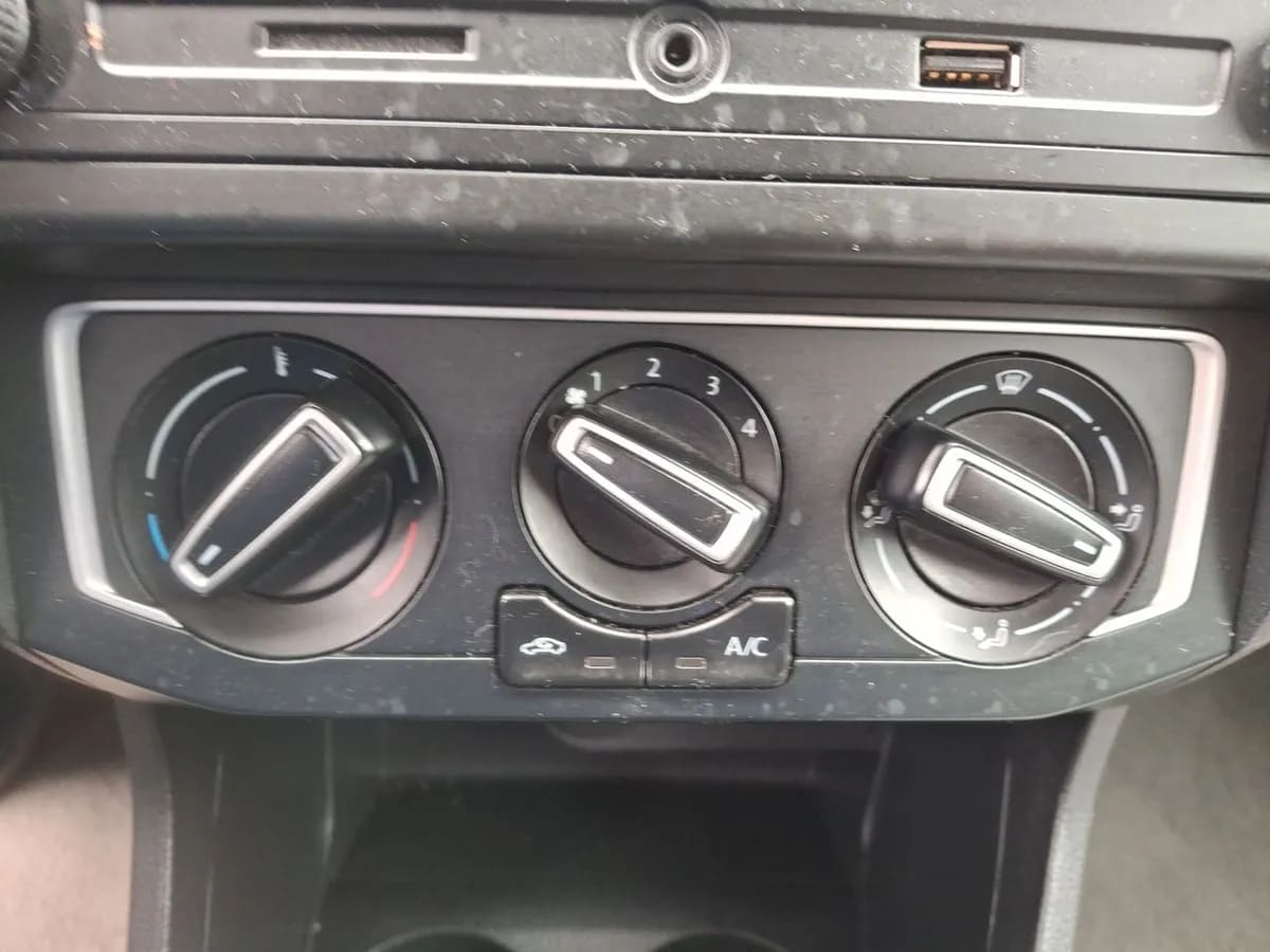 Volkswagen Gol 1.6 Highline 4x2 Mt 5p año 2021