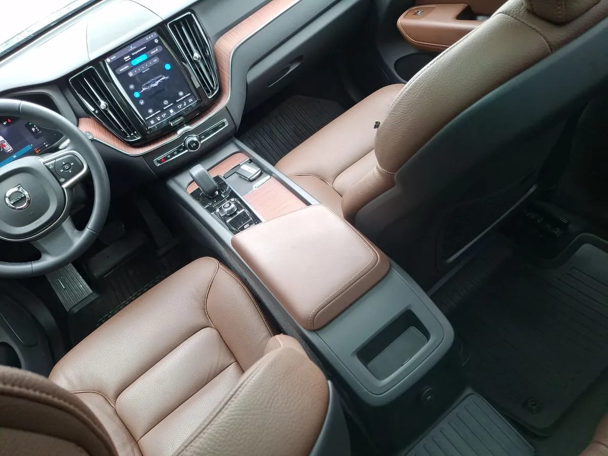 Volvo Xc60 2.0 T8 Recharge Plus Hybrid Awd At 5p año 2025