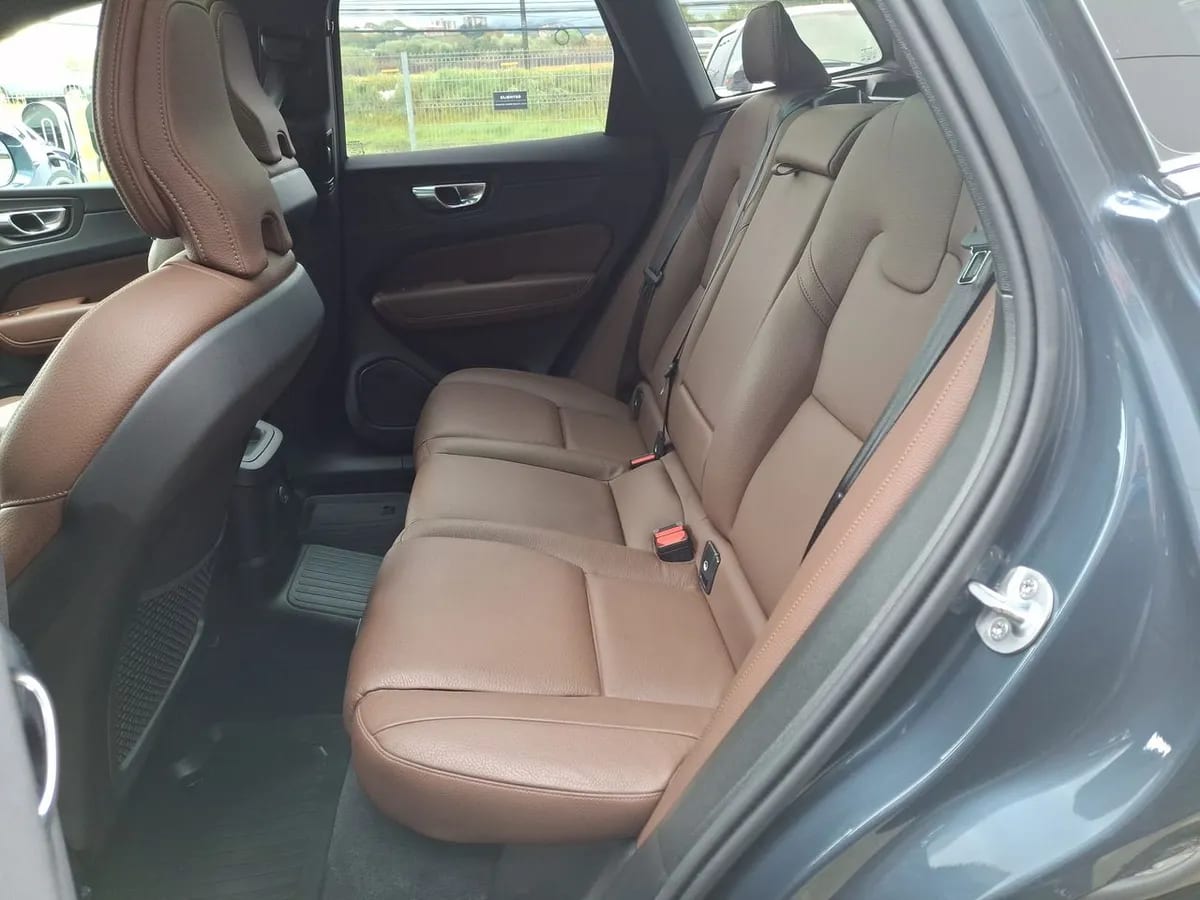 Volvo Xc60 2.0 T8 Recharge Plus Hybrid Awd At 5p año 2025
