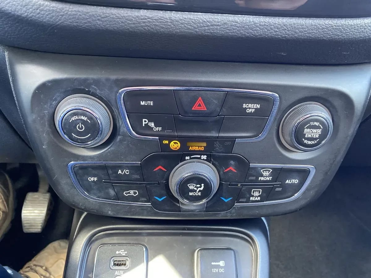 Jeep Compass 2.4 Sport Lx 4x2 6mt 5p año 2019