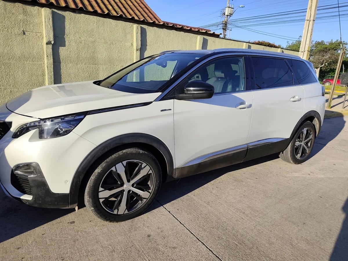 PEUGEOT 5008 1.5 Active 130 At Diesel año 2019