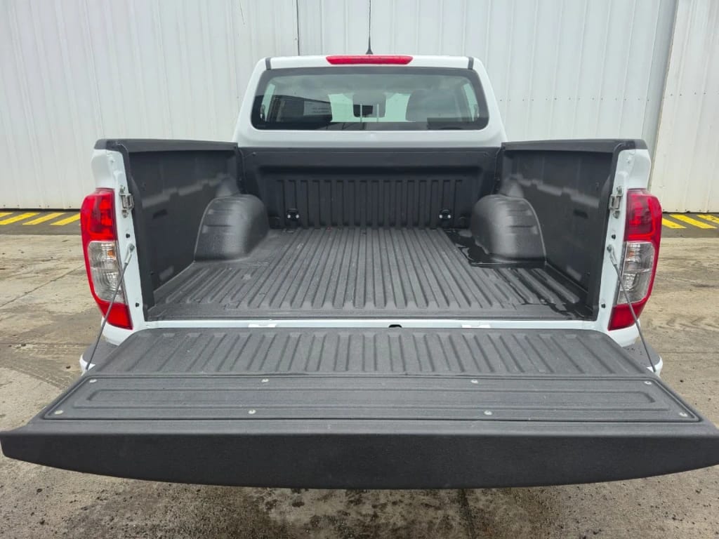 Nissan Navara Navara Xe 2.3 Mt 4x2 año 2023