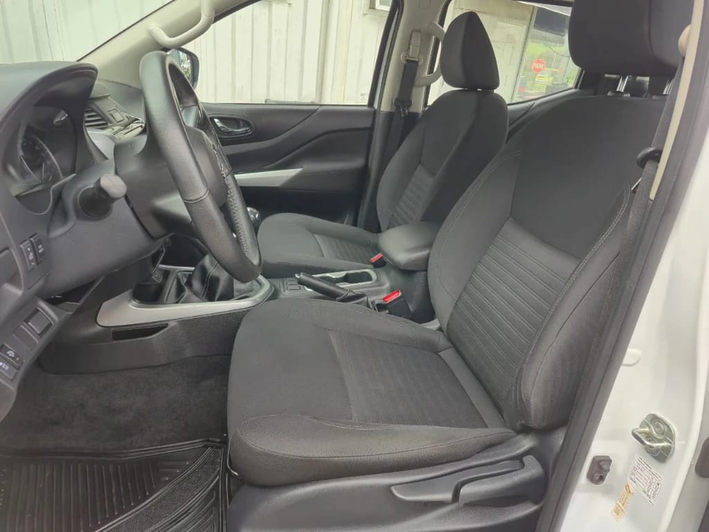 Nissan Navara Navara Xe 2.3 Mt 4x2 año 2023