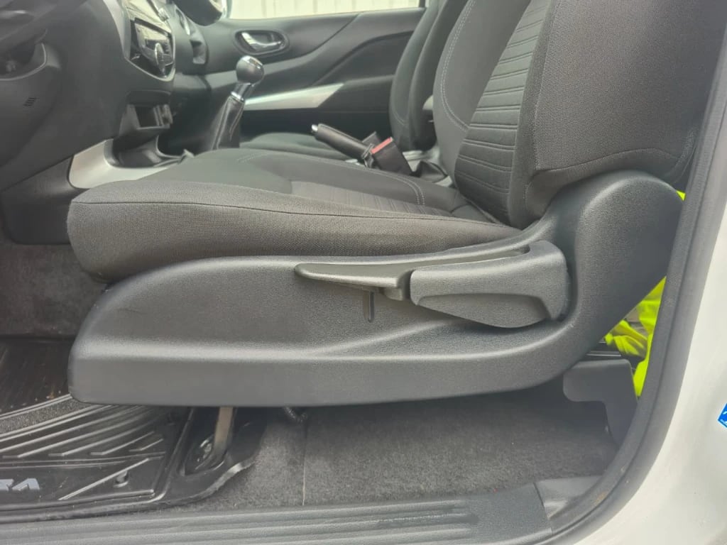 Nissan Navara Navara Xe 2.3 Mt 4x2 año 2023