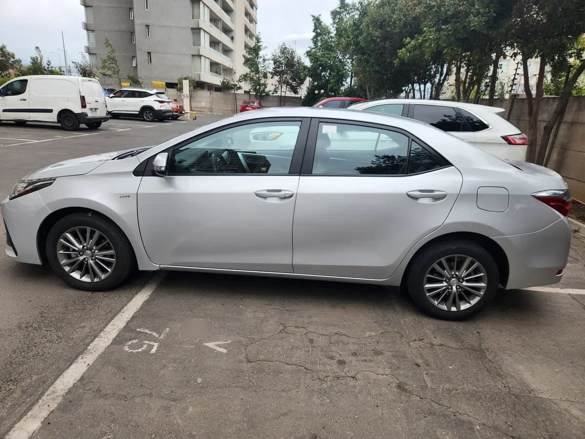 Toyota Corolla 1.8 Sdn Xli Cvt 172u1l0 At año 2018
