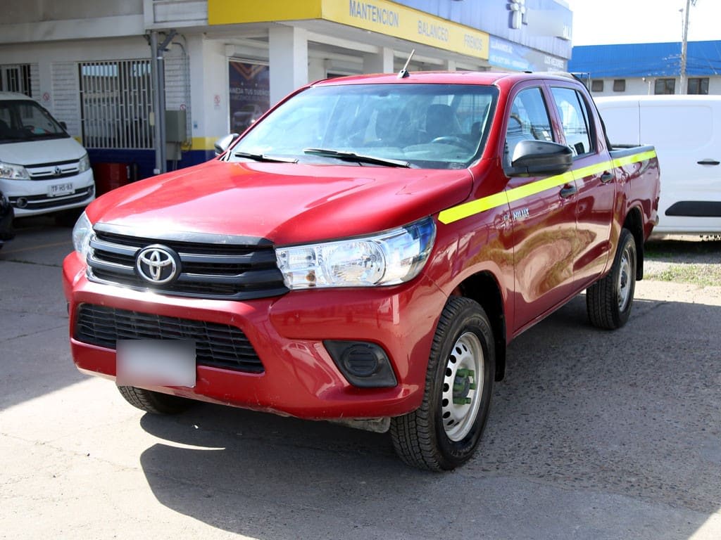Toyota Hilux Dx Mt 4x4 2.4 año 2023