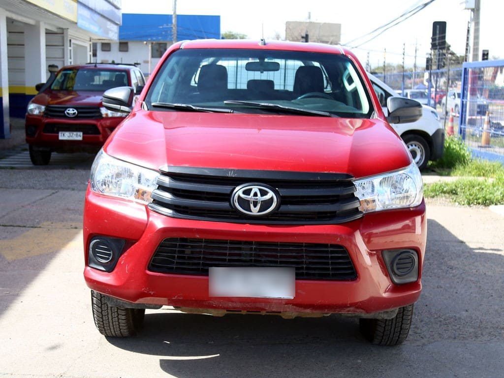 Toyota Hilux Dx Mt 4x4 2.4 año 2023