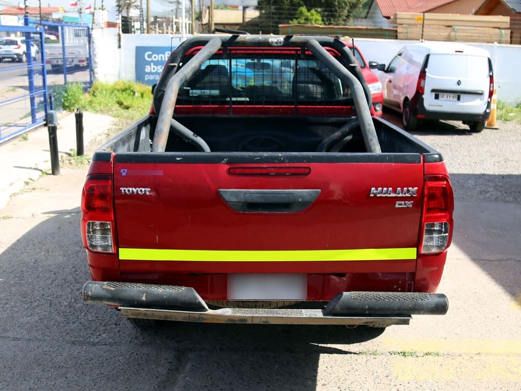 Toyota Hilux Dx Mt 4x4 2.4 año 2023