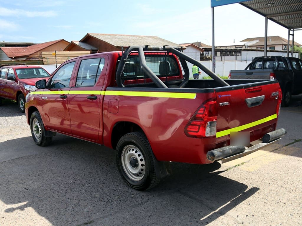 Toyota Hilux Dx Mt 4x4 2.4 año 2023
