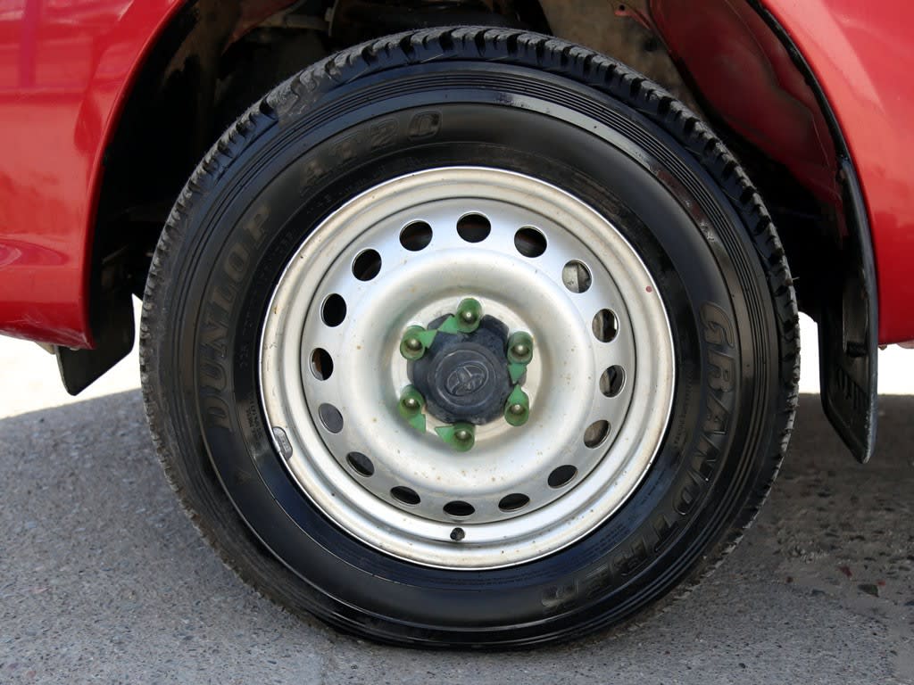 Toyota Hilux Dx Mt 4x4 2.4 año 2023