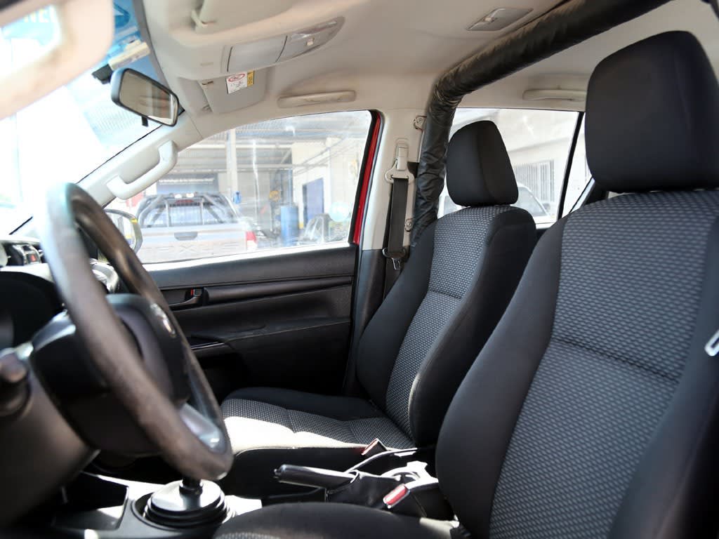 Toyota Hilux Dx Mt 4x4 2.4 año 2023