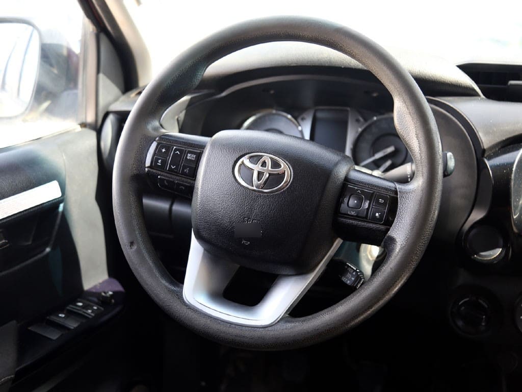 Toyota Hilux Dx Mt 4x4 2.4 año 2023