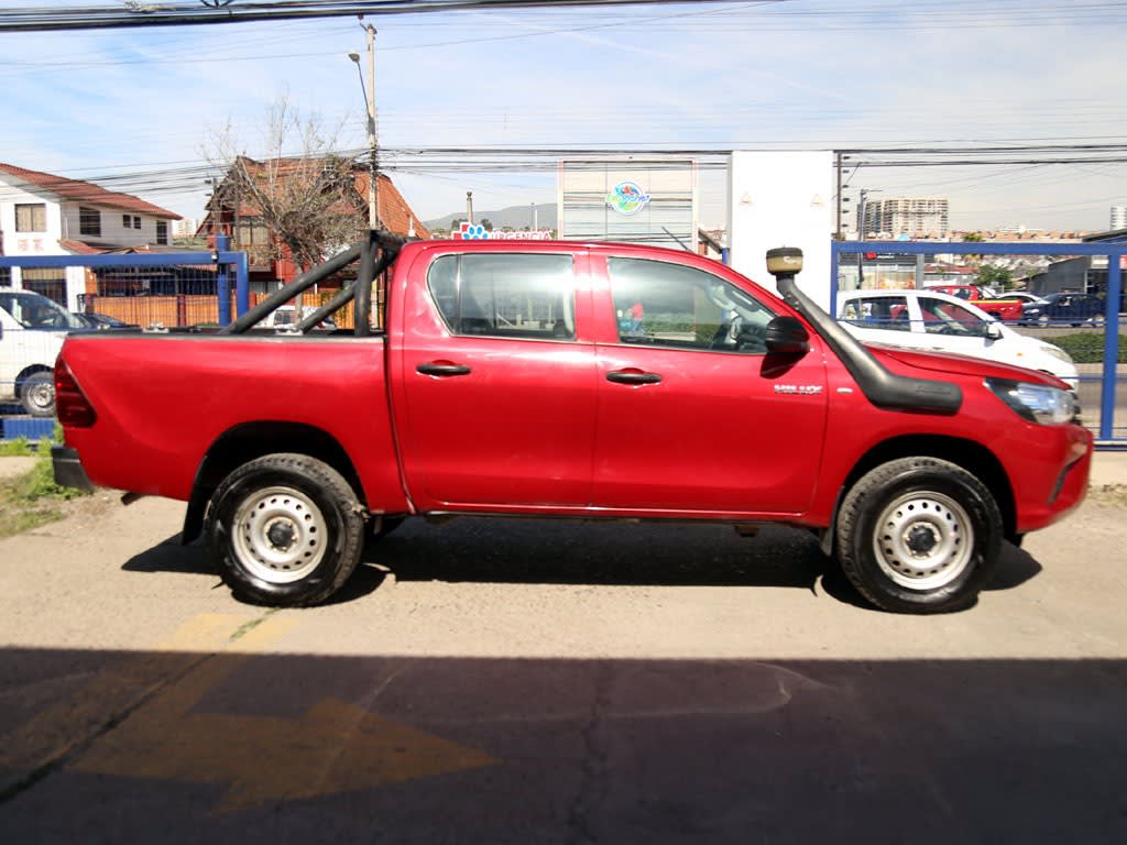 Toyota Hilux Dcab Mt 4x4 2.4 año 2024