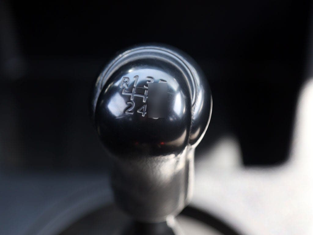 Toyota Hilux Dx Mt 4x4 2.4 año 2023