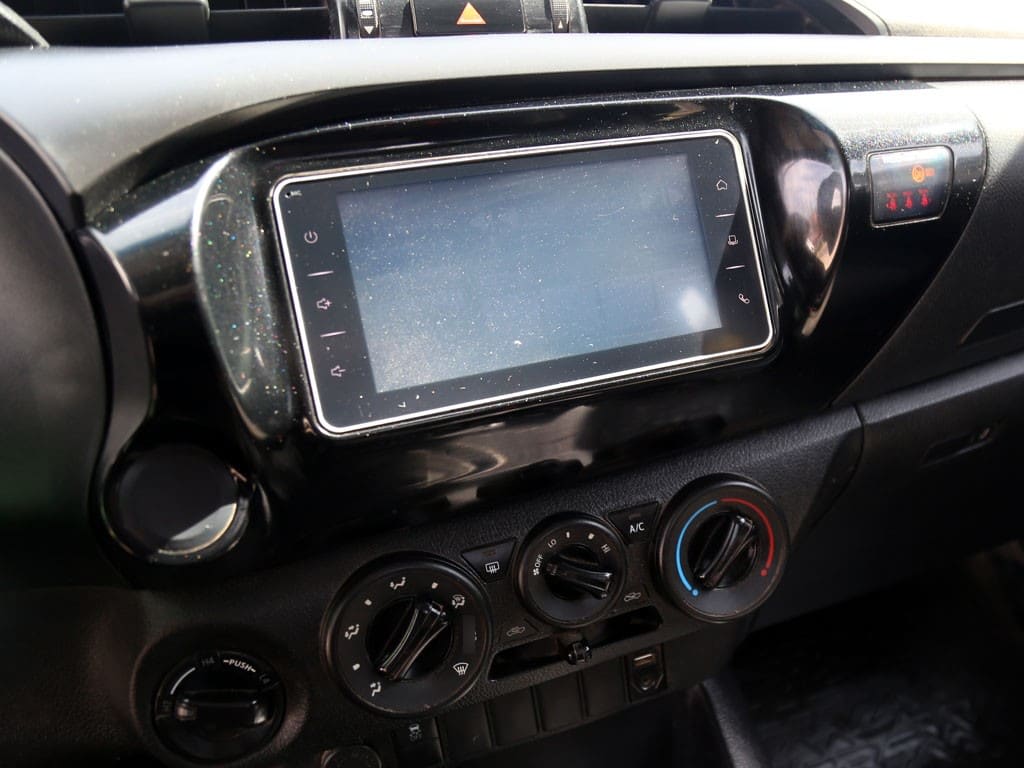 Toyota Hilux Dx Mt 4x4 2.4 año 2023