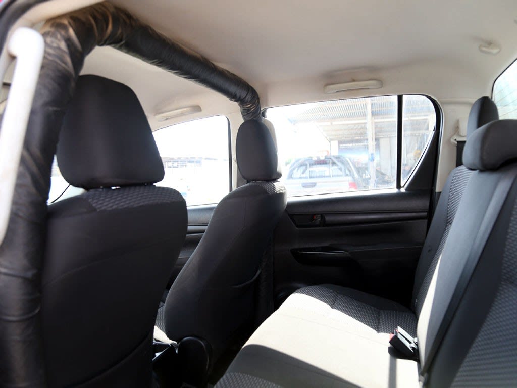 Toyota Hilux Dx Mt 4x4 2.4 año 2023