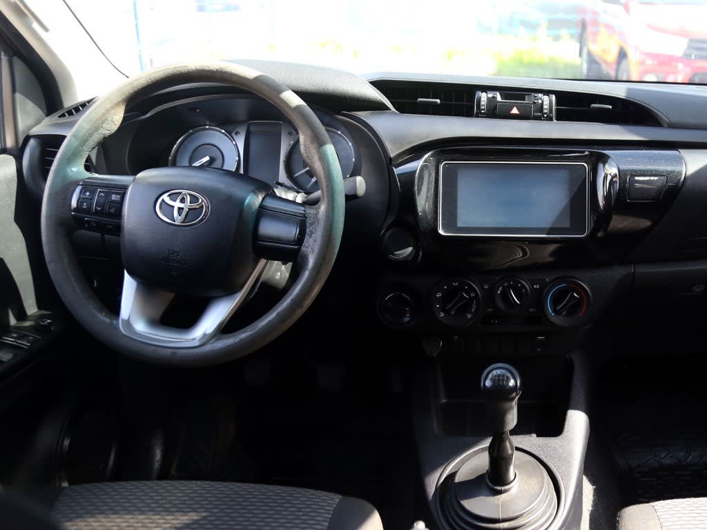 Toyota Hilux Dcab Mt 4x4 2.4 año 2024