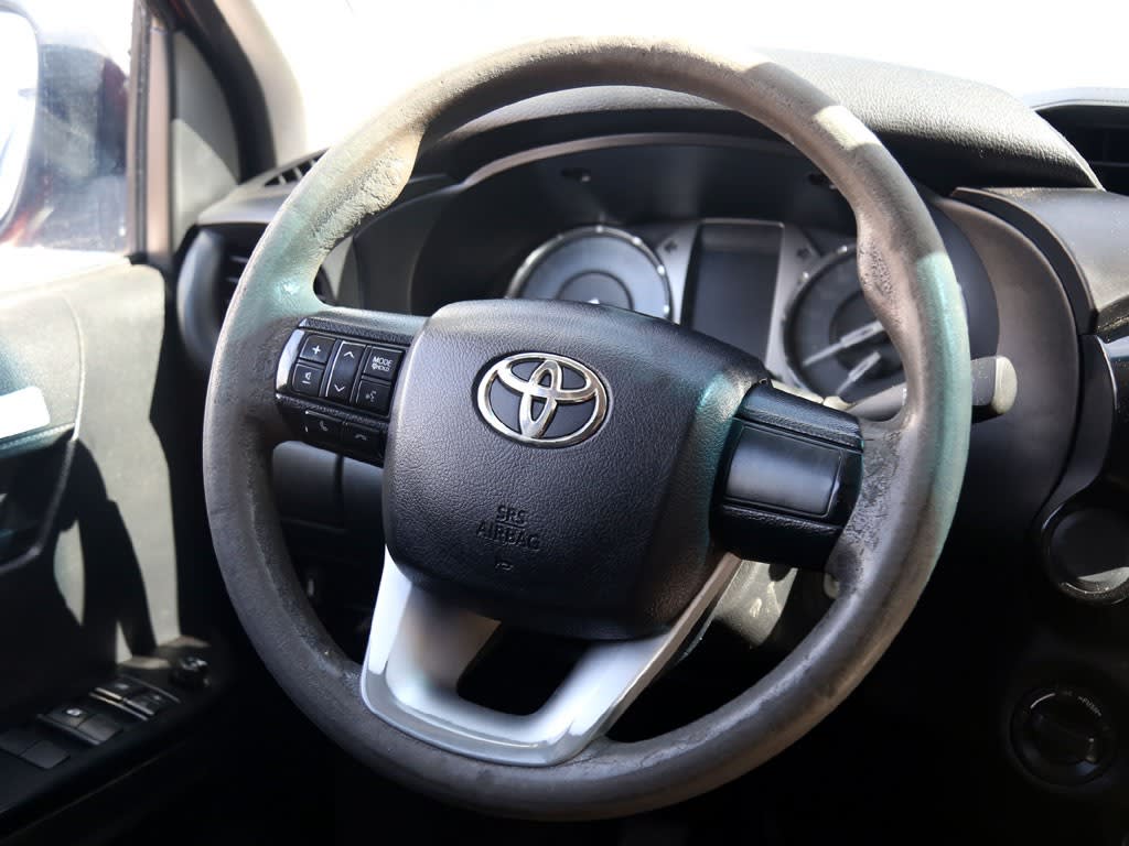 Toyota Hilux Dcab Mt 4x4 2.4 año 2024