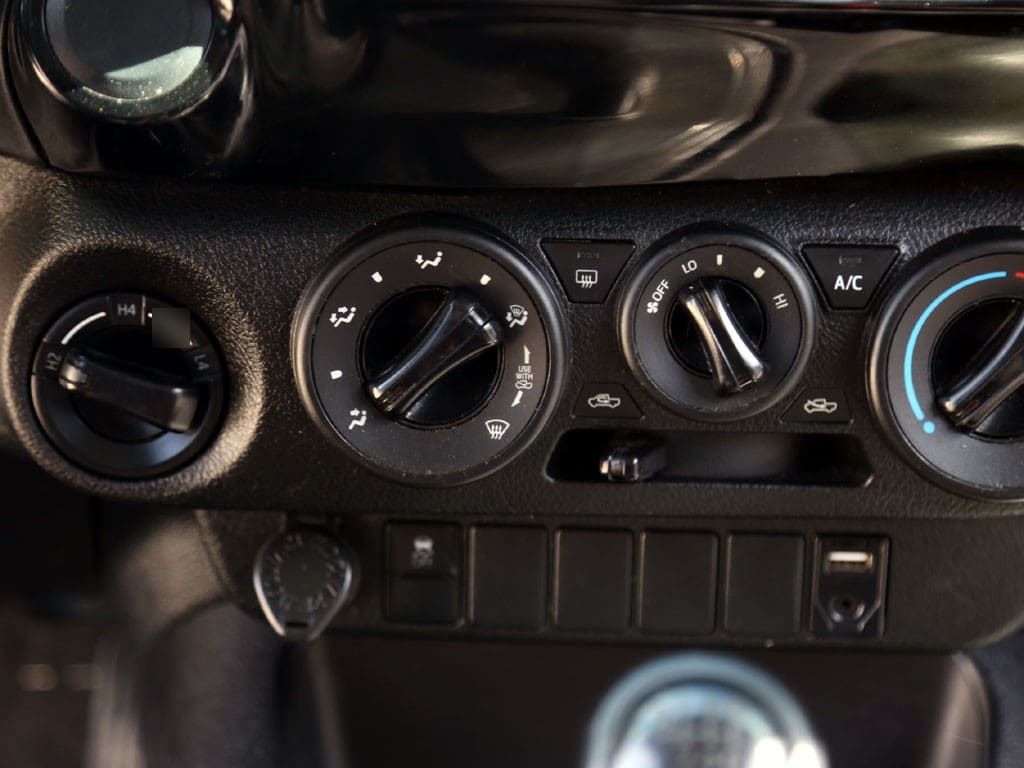 Toyota Hilux Dcab Mt 4x4 2.4 año 2024