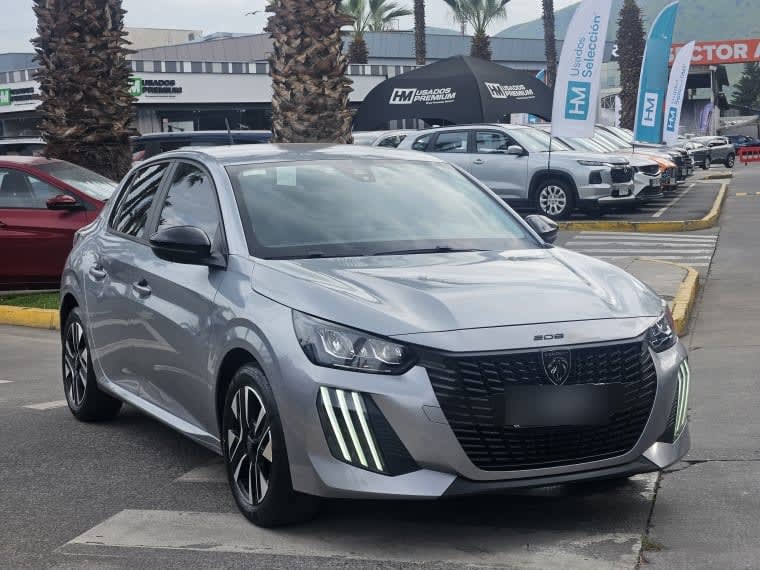 Peugeot 208 Puretech 4x2 1.2 año 2025