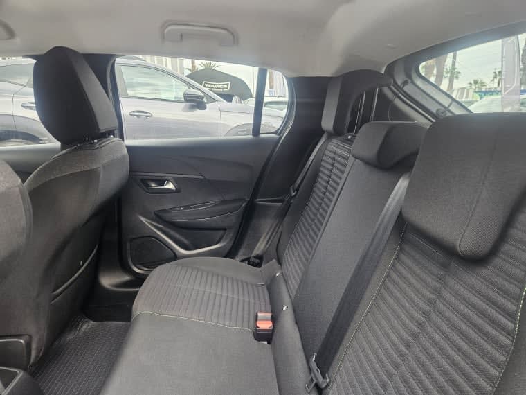 Peugeot 208 Puretech 4x2 1.2 año 2025