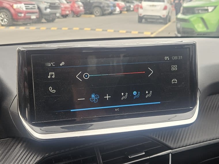 Peugeot 208 Puretech 4x2 1.2 año 2025