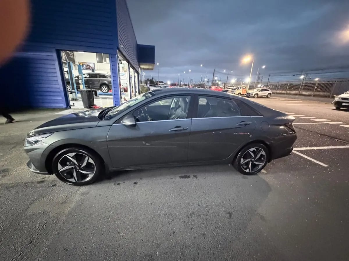 Hyundai ELANTRA 2.0 Cn7 Premium At año 2022