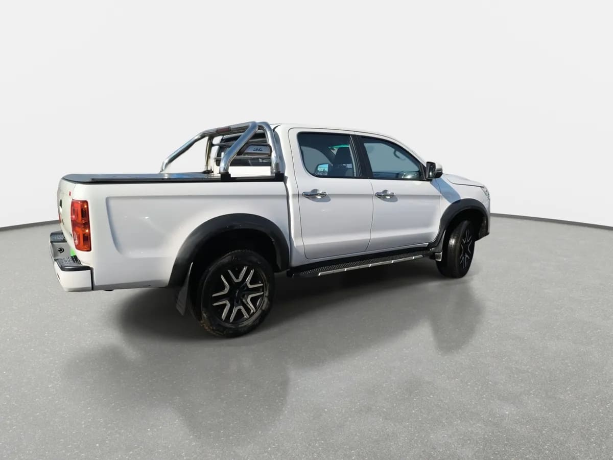 JAC T8 2.0 Comfort 4x2 Diesel Mt 4p año 2022