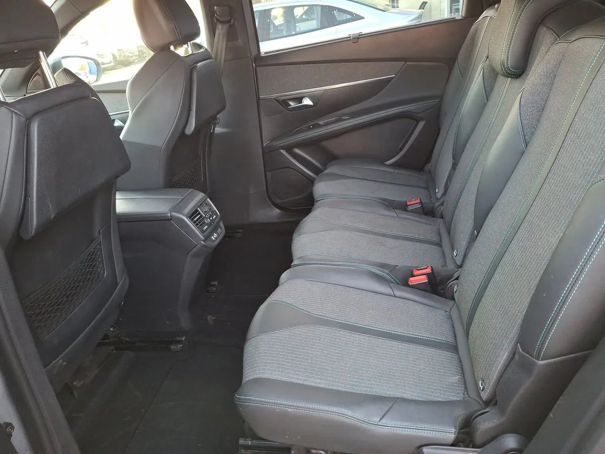 Peugeot 5008 1.5 Allure Pack Bluehdi 130 4x2 Eat8 5p año 2024
