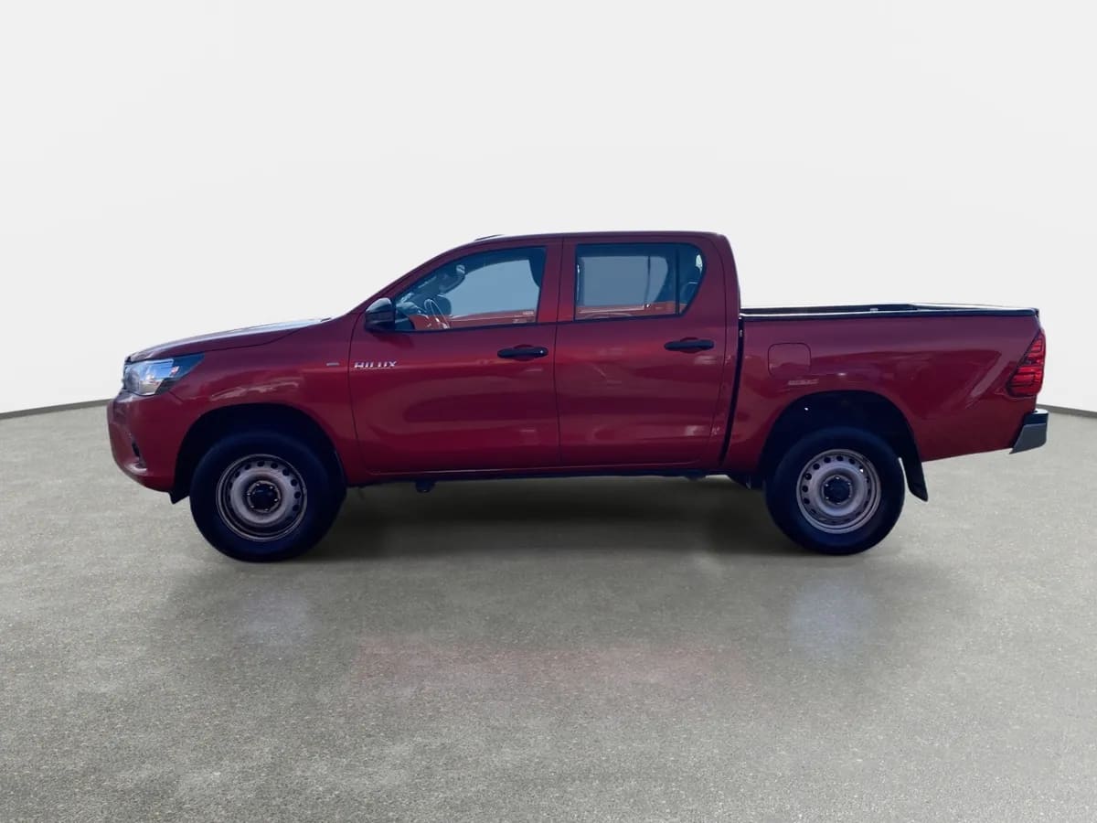 Toyota Hilux 2.4 Dx Diesel 4x2 Dob. Cab. Mt 4p año 2023