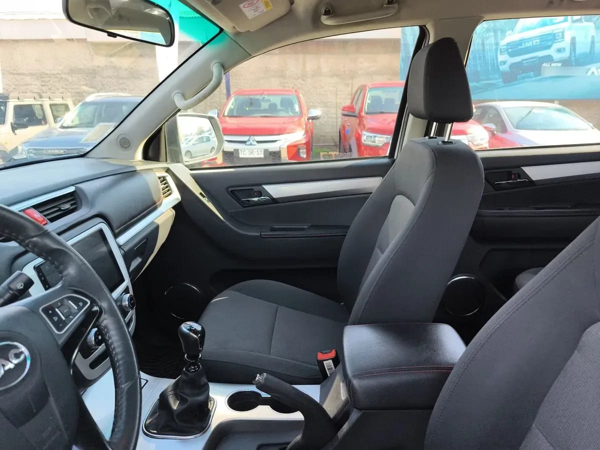 JAC T8 2.0 Comfort 4x2 Diesel Mt 4p año 2022