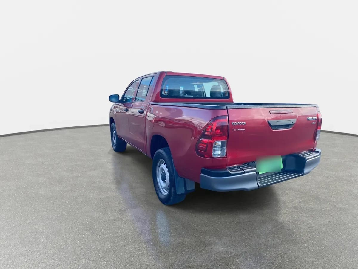 Toyota Hilux 2.4 Dx Diesel 4x2 Dob. Cab. Mt 4p año 2023