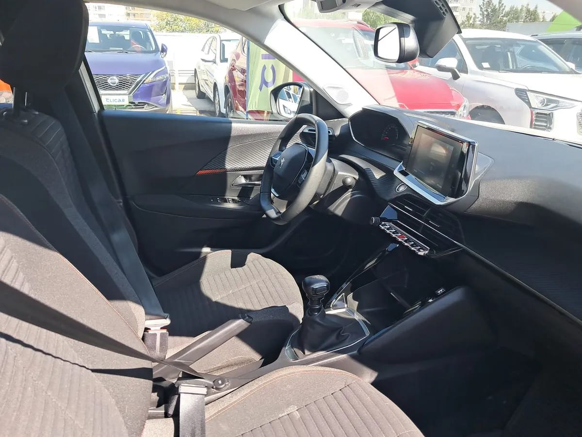 Peugeot 2008 1.2 Active Puretech 130 4x2 Mt 5p año 2022