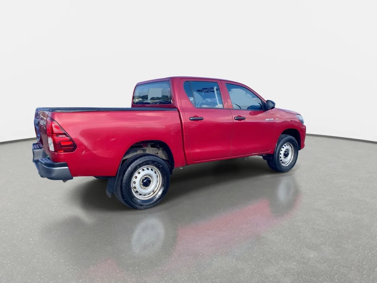 Toyota Hilux 2.4 Dx Diesel 4x2 Dob. Cab. Mt 4p año 2023