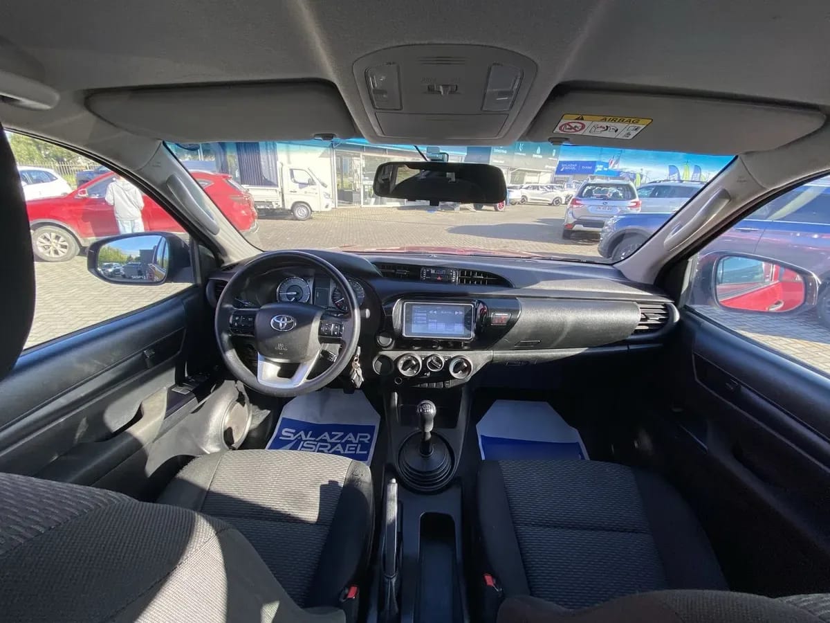 Toyota Hilux 2.4 Dx Diesel 4x2 Dob. Cab. Mt 4p año 2023
