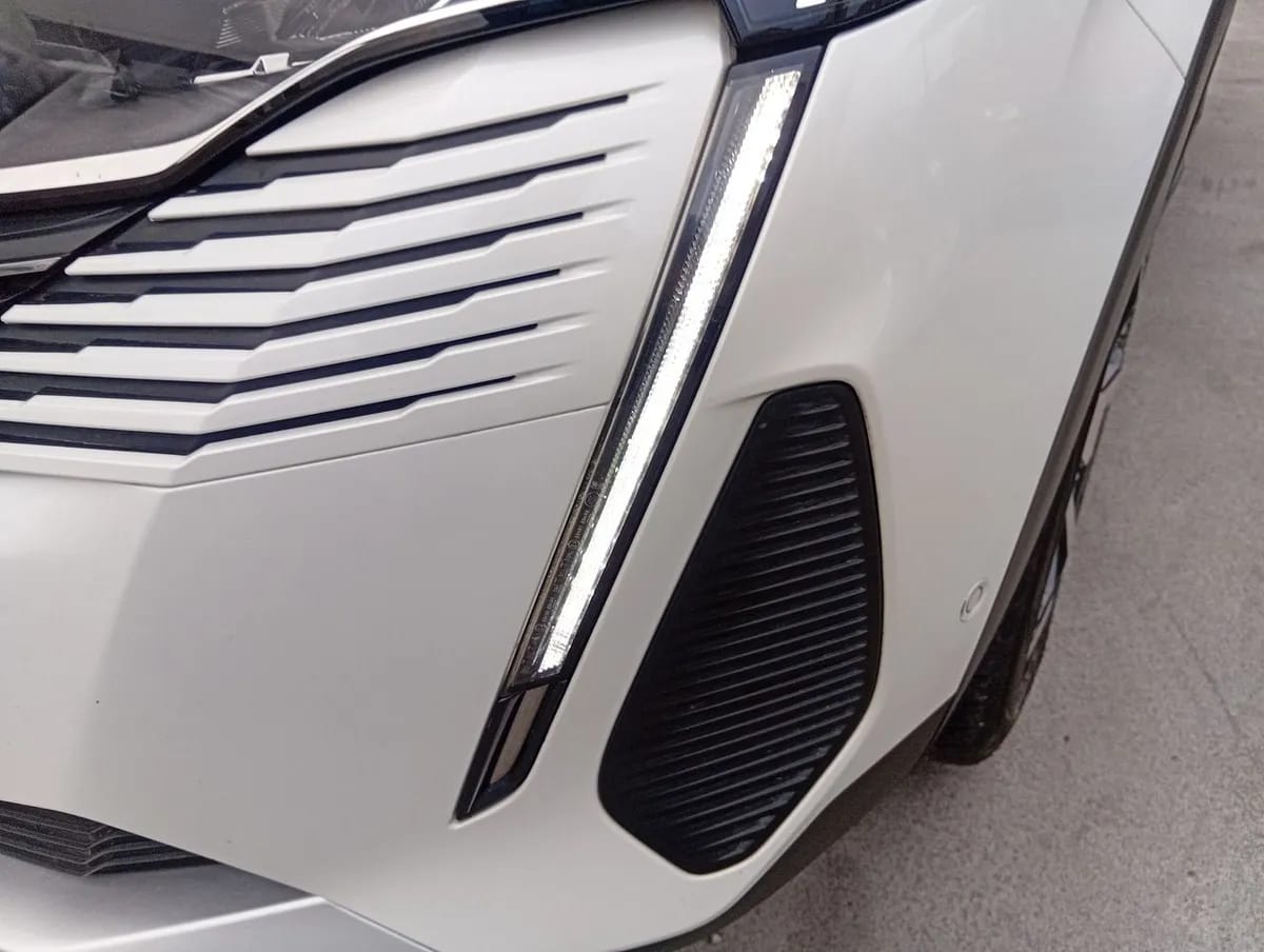 Peugeot 3008 1.5 Allure Pack Bluehdi 130 4x2 Eat8 5p año 2024