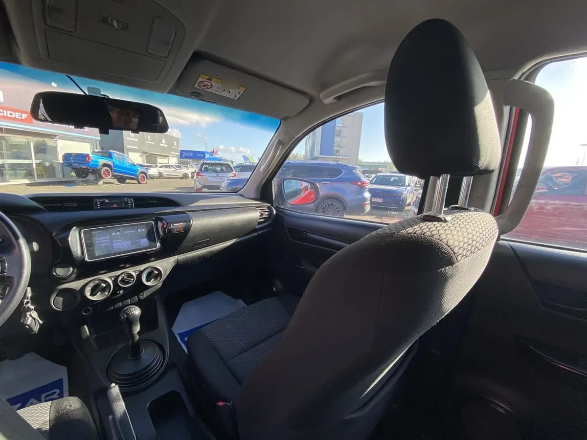 Toyota Hilux 2.4 Dx Diesel 4x2 Dob. Cab. Mt 4p año 2023