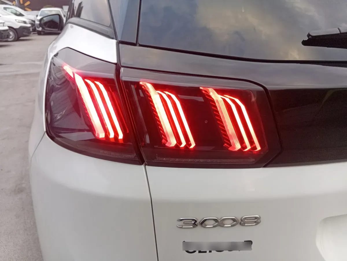 Peugeot 3008 1.5 Allure Pack Bluehdi 130 4x2 Eat8 5p año 2024