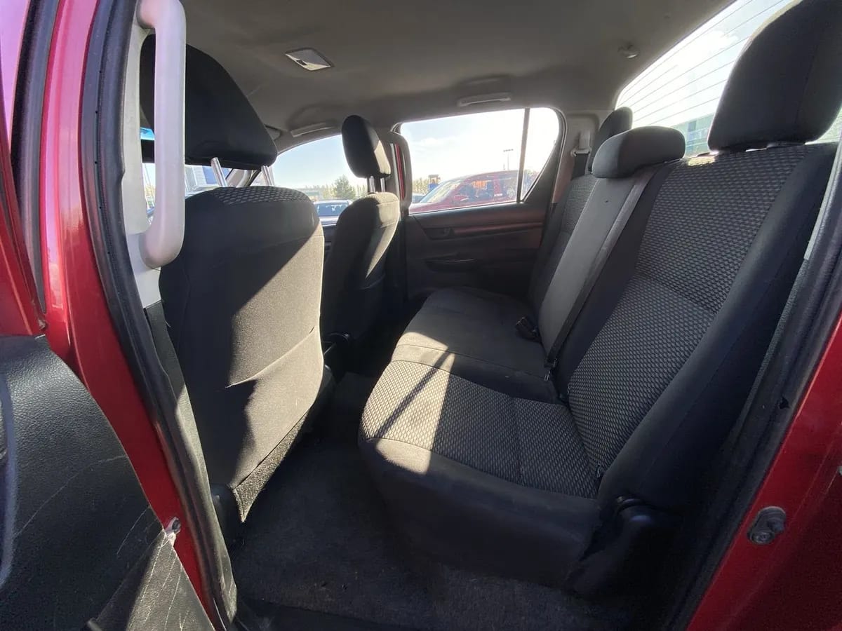 Toyota Hilux 2.4 Dx Diesel 4x2 Dob. Cab. Mt 4p año 2023