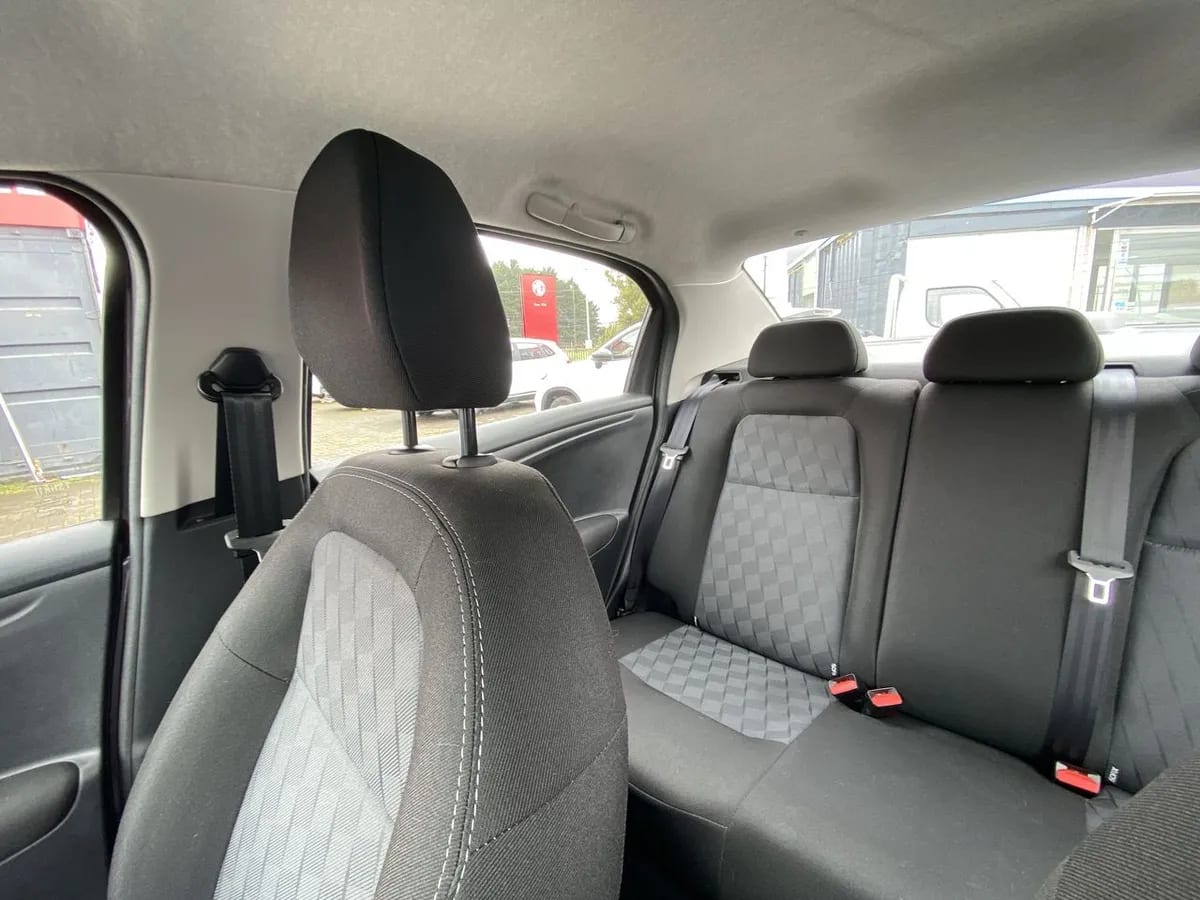 Citroen C-Elysee 1.5 Feel Pack Hdi Diesel 4x2 100 Bvm Mt 4p año 2024