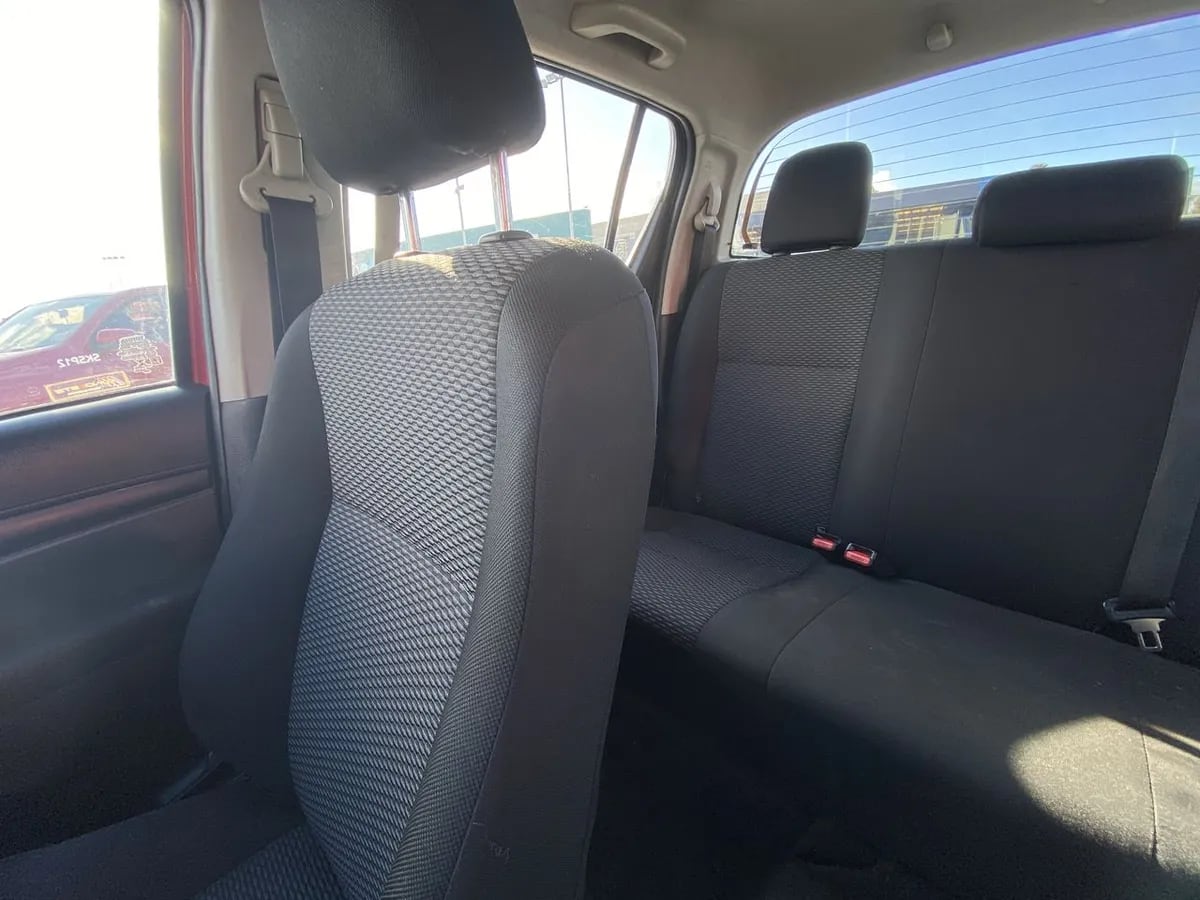 Toyota Hilux 2.4 Dx Diesel 4x2 Dob. Cab. Mt 4p año 2023