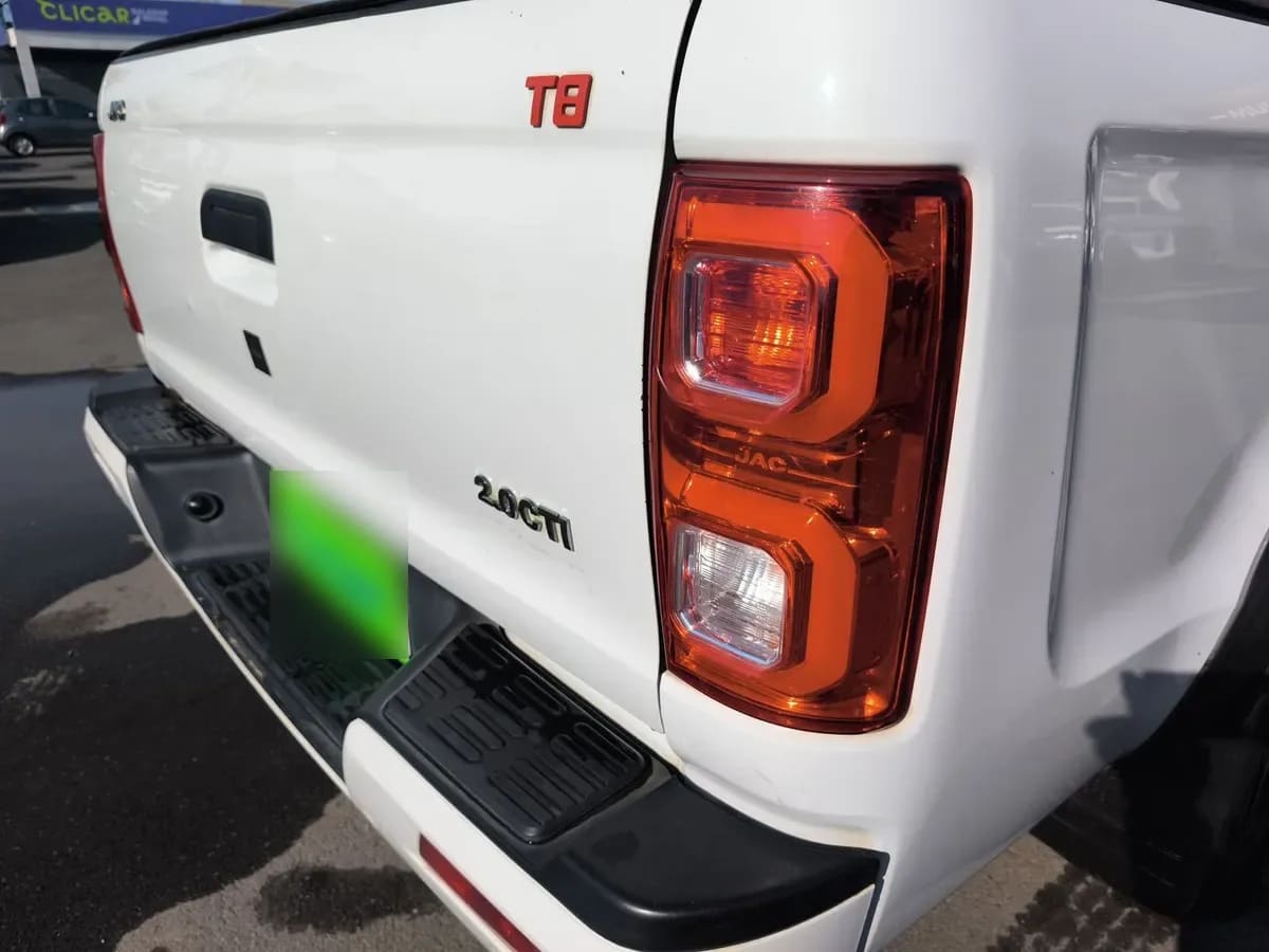 JAC T8 2.0 Comfort 4x2 Diesel Mt 4p año 2022