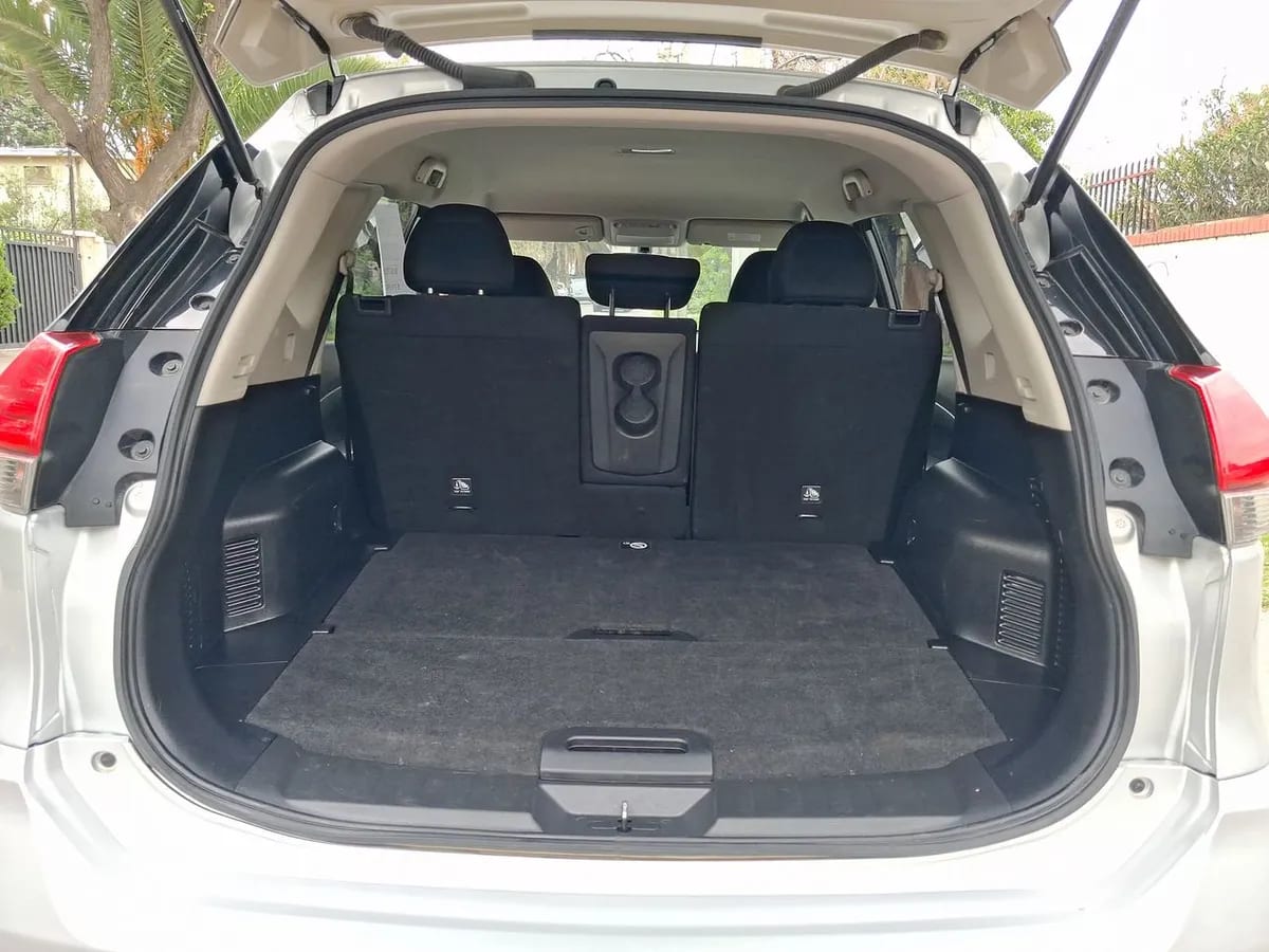 Nissan X-Trail 2.5 Sense 4x2 2row Cvt At 5p año 2023