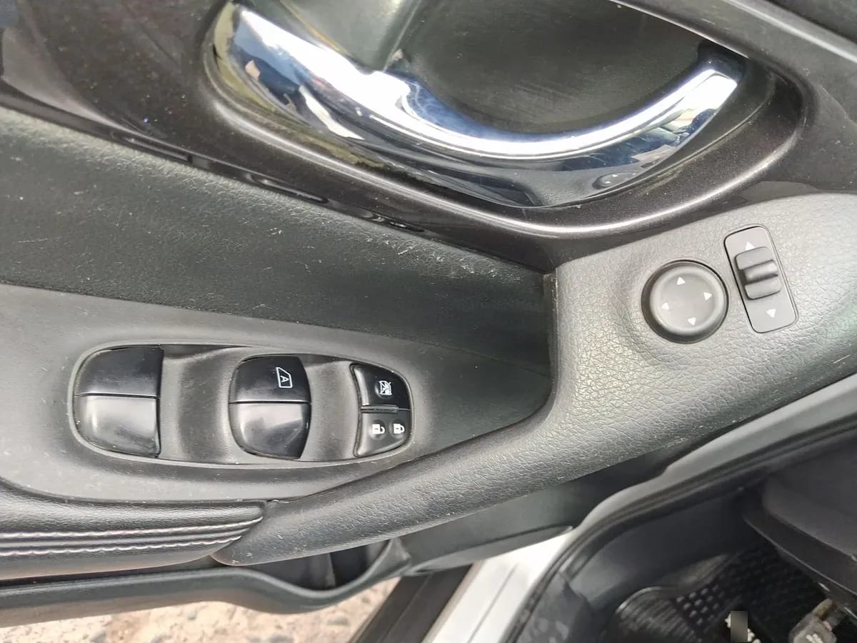 Nissan X-Trail 2.5 Sense 4x2 2row Cvt At 5p año 2023