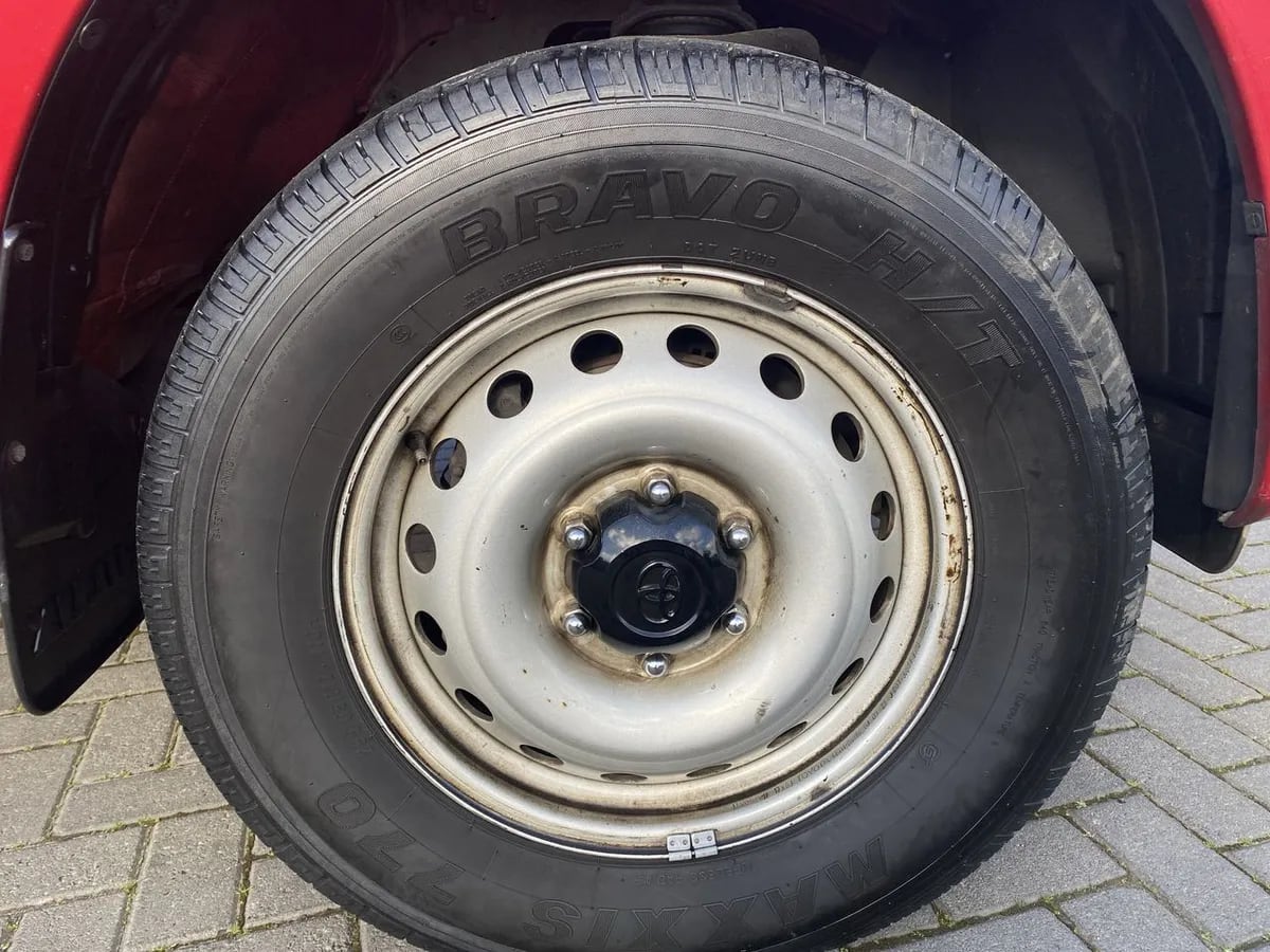 Toyota Hilux 2.4 Dx Diesel 4x2 Dob. Cab. Mt 4p año 2023